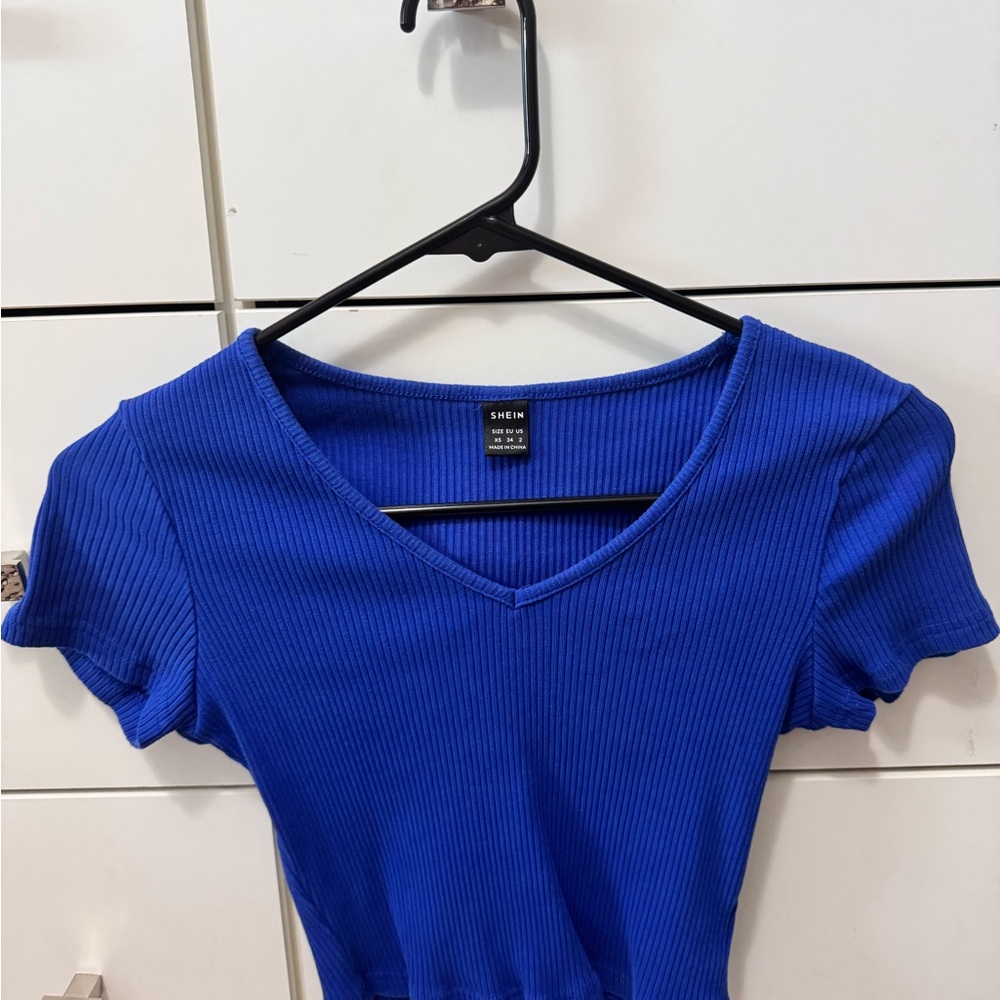 SHEIN Women's Blue Ribbed V-Neck Top